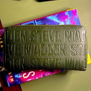 EUC Steve Madden Wristlet Wallet